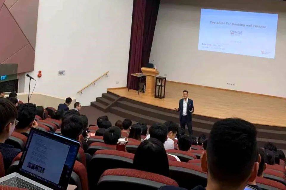 15岁的他,独自踏上了前往新加坡的求学之路