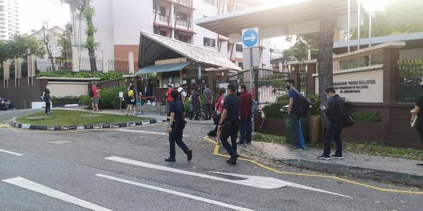 逾300人排队! 新国警察:哈密代志