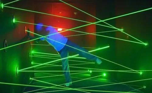 活埋、激光、雪域、遨遊宇宙……我去了新加坡最瘋狂的地方，還想再去