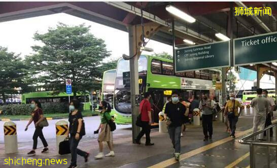 新加坡“解封”第一天，地鐵寶寶“嫌棄”目光走紅!