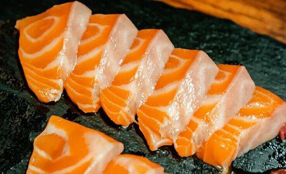 生吃有风险！谨慎！在新加坡有人吃生鱼片感染细菌