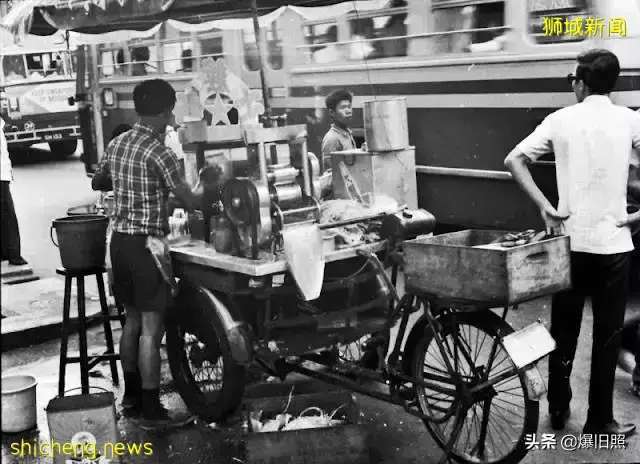 45 張照片,捕捉 1971 年新加坡的街景,來尋找中華文化的痕迹吧