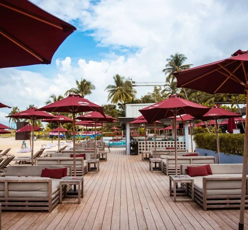 陽光、海浪、沙灘、椰樹,來這些獅城海灘Club/Bar一站式打卡