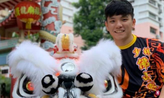 许家乐童年拍戏 首见活鸡被吓哭