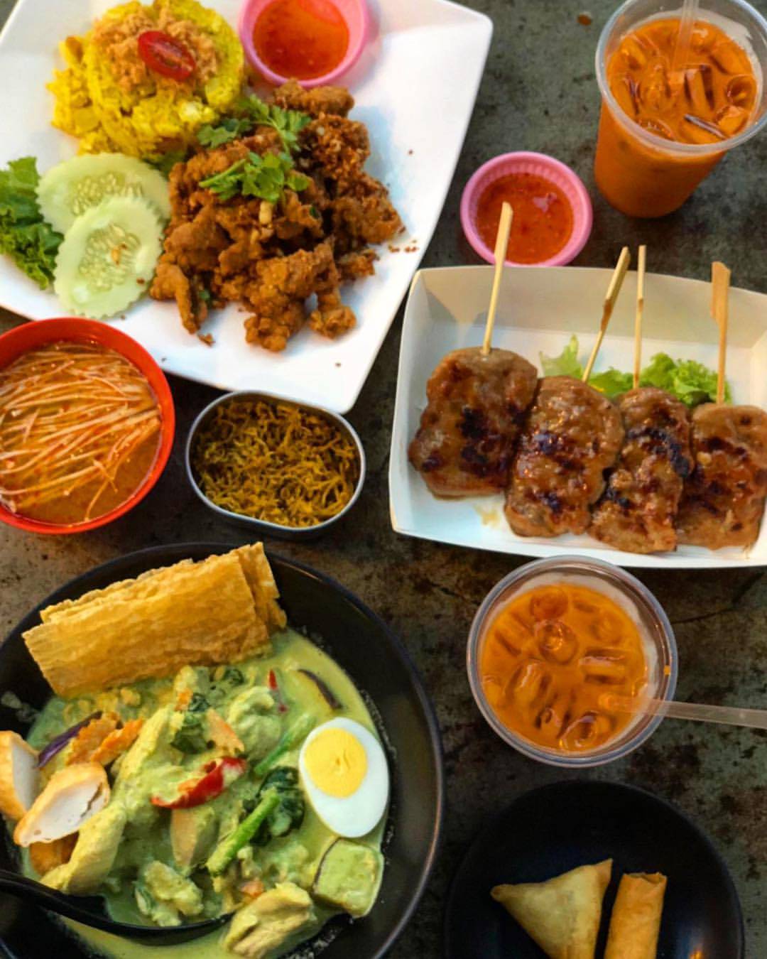 瞬穿曼谷街頭！氣氛滿點的泰式炭燒火鍋Tom Yum Kungfu🤤 口味正宗、平價又好吃！