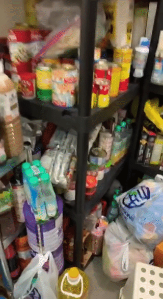 李显龙总理发声,挺中国防疫!上海的新加坡人晒冰箱,这些岛上阿姨曾囤出一个超市