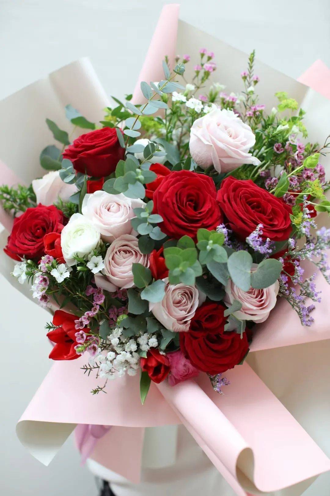 叮咚!你有一個情人節蛋糕請簽收!比玫瑰還好看的花也來了