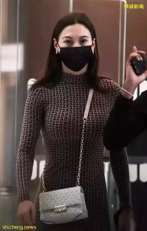 醉酒打架被捕   俄女诅咒狮城女警