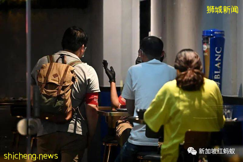 看好了！　只有佩戴紅色臂章的安全距離執法人員，才有權進你家