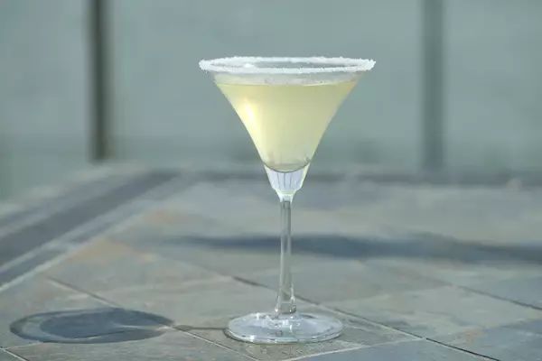 尖酸刻薄的话少说，冲动任性的事少做！