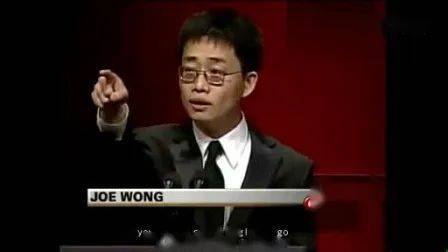 震驚!美國華裔官員被逼當場脫衣,回應歧視和汙蔑!新加坡也有“隱性歧視”嗎