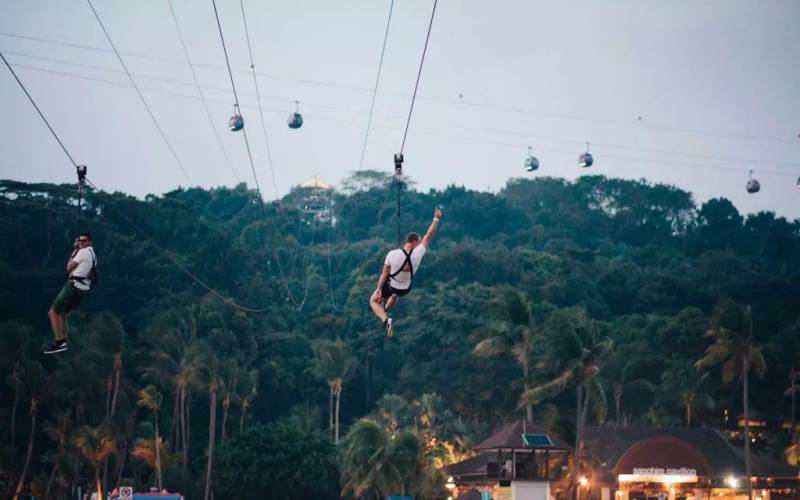 17米空中飞人，47米蹦极，450米高空滑索！在新加坡玩的就是心跳