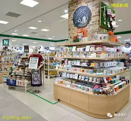 新加坡開學必備！書包、水壺、運動鞋、姓名貼……你漏了什麽