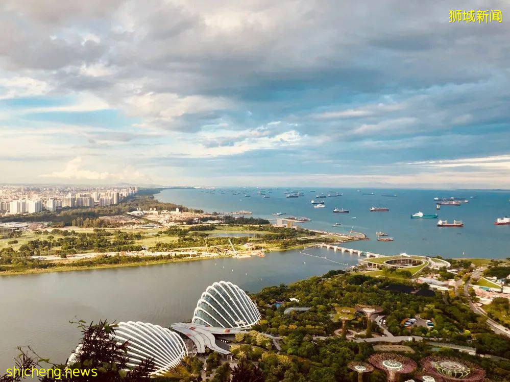 站在马云身后的男人