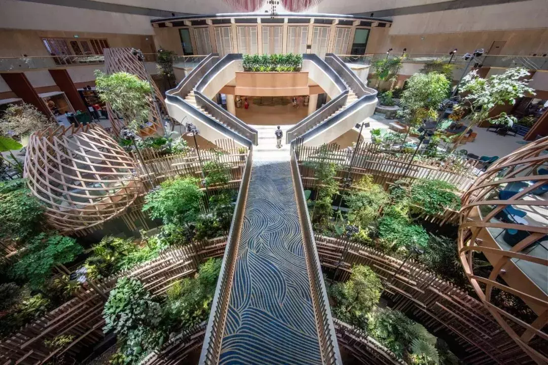 拥有2400多种植物,还有小鸟生活,新加坡这家酒店太美