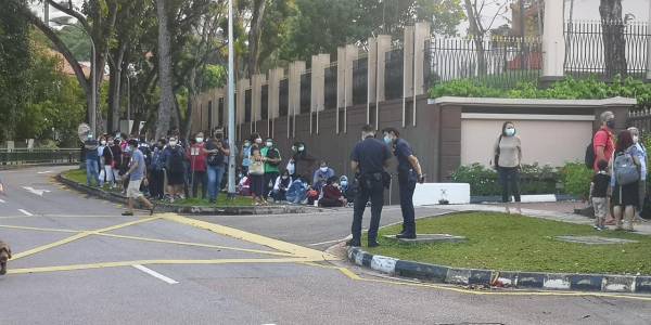 逾300人排队！  新国警察：哈密代志
