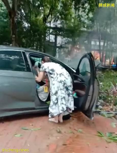 雨後，新加坡發生慘烈車禍！4歲女孩站路邊被撞傷