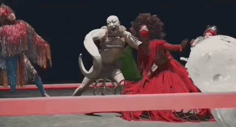 全网群嘲：东京奥运开幕式像阴间！设施简陋、开除导演乱透了！中新选手惊艳出场