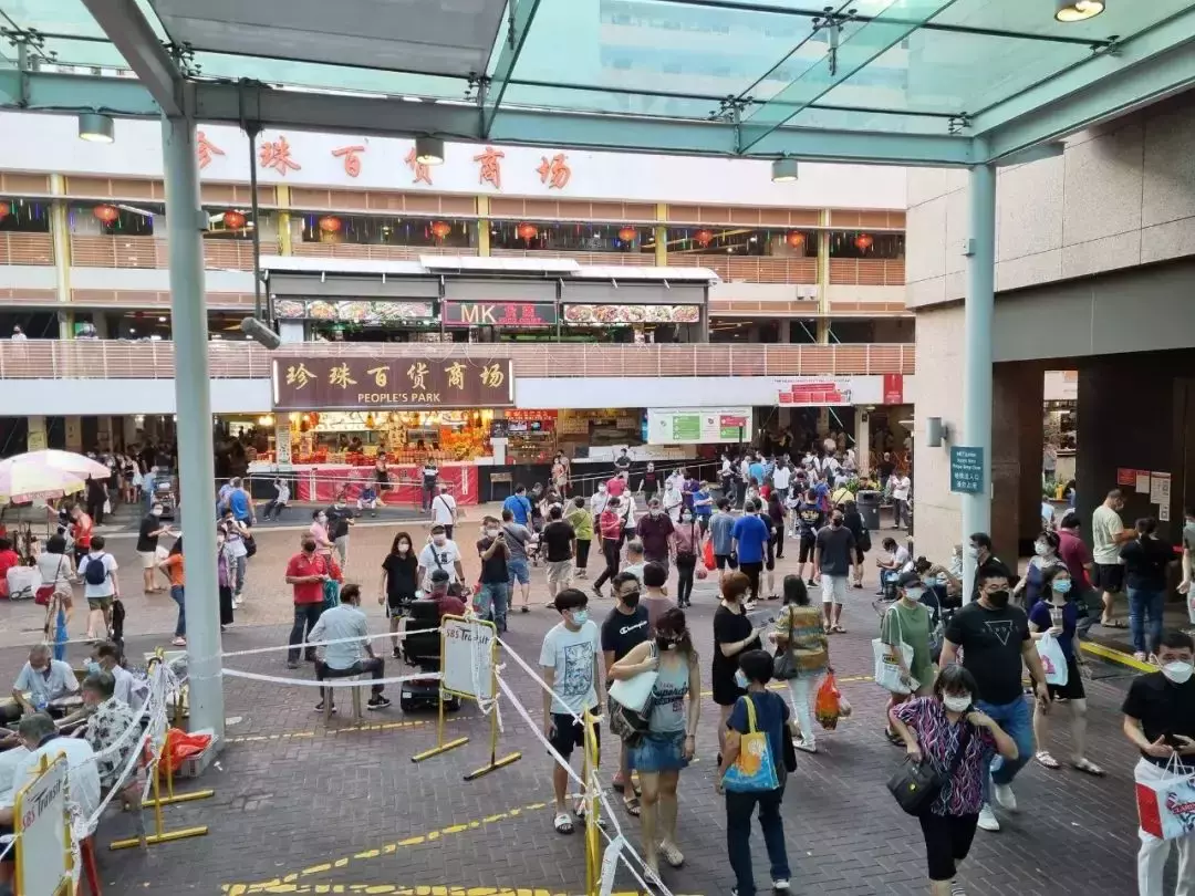 78%社区奥密克戎!前天,新加坡牛车水再现人挤人!张文宏谈北京疫情: 2022疫情或结束