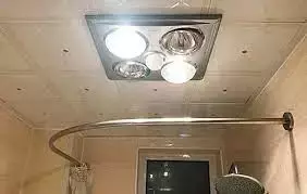 "在新加坡医院做了个小手术,错漏百出,我差点就原地去世了……"