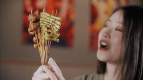 宝藏烧烤店,原汁原味川味烧烤!90多种美食碳香过瘾!撸串喝酒第一选择,“熊猫撸串”来啦