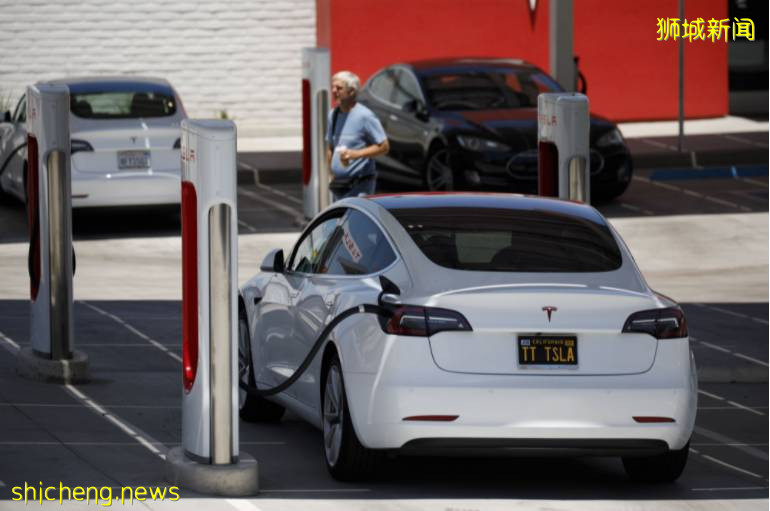 特斯拉时代来了？新加坡100万VS中国25万 “最贵电动车”开设试驾点