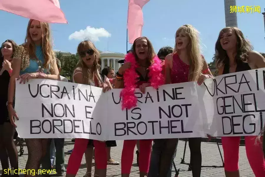 難民潮爆發!數百萬人出逃,這個新加坡帥哥的烏克蘭模特女友,發文:家人隨時准備逃命