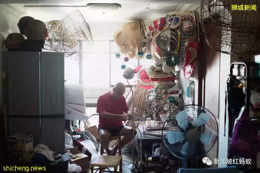 新加坡五顔六色的舞獅　多出自這位全職獅頭紮作師傅之手