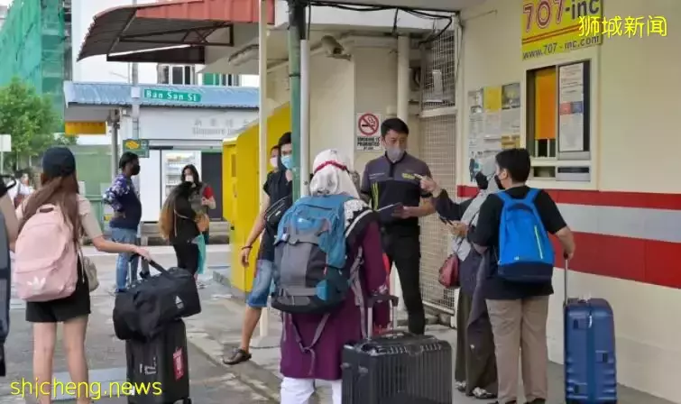 直擊新加坡全面首日，各處人從衆