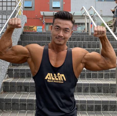 爆遭台灣藝人“霸淩” 黃俊雄在片場生氣落淚