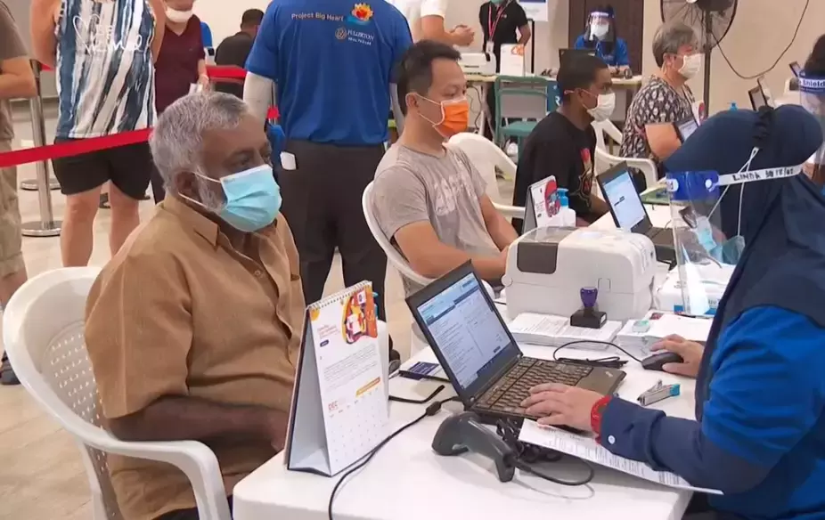 奧密克戎持續推高新加坡病例、部長堅持與“病毒共存”、首談“兩大毒株”誰更毒