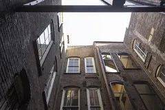 新加坡14岁少女离奇失踪18年,老父无奈申请死亡