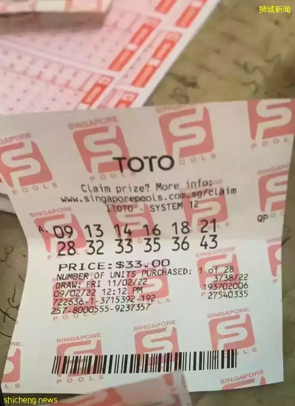 8人平分1900萬新幣！新加坡全民瘋狂買彩票、鋪滿整個房間！他連中頭獎+二獎