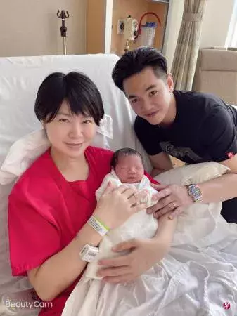 零时零分12秒出生 男婴抢先当圣诞宝宝