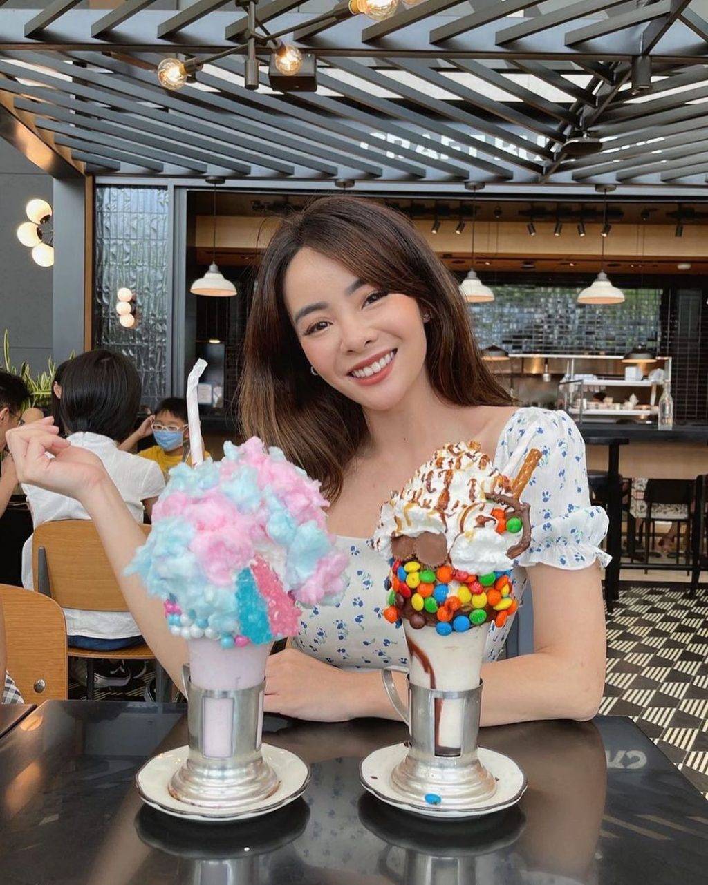 卡路裏炸彈💣 Black Tap高顔值彩色奶昔🌈 喝爆這份甜蜜負擔！重量級甜點+大分量餐點🤤