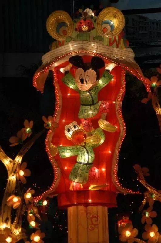 中秋明月夜,今宵歡樂多! 樂評牛車水燈飾