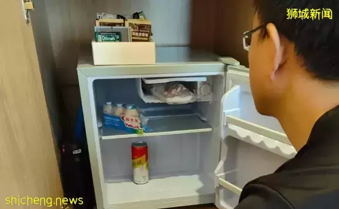 李显龙总理发声,挺中国防疫!上海的新加坡人晒冰箱,这些岛上阿姨曾囤出一个超市