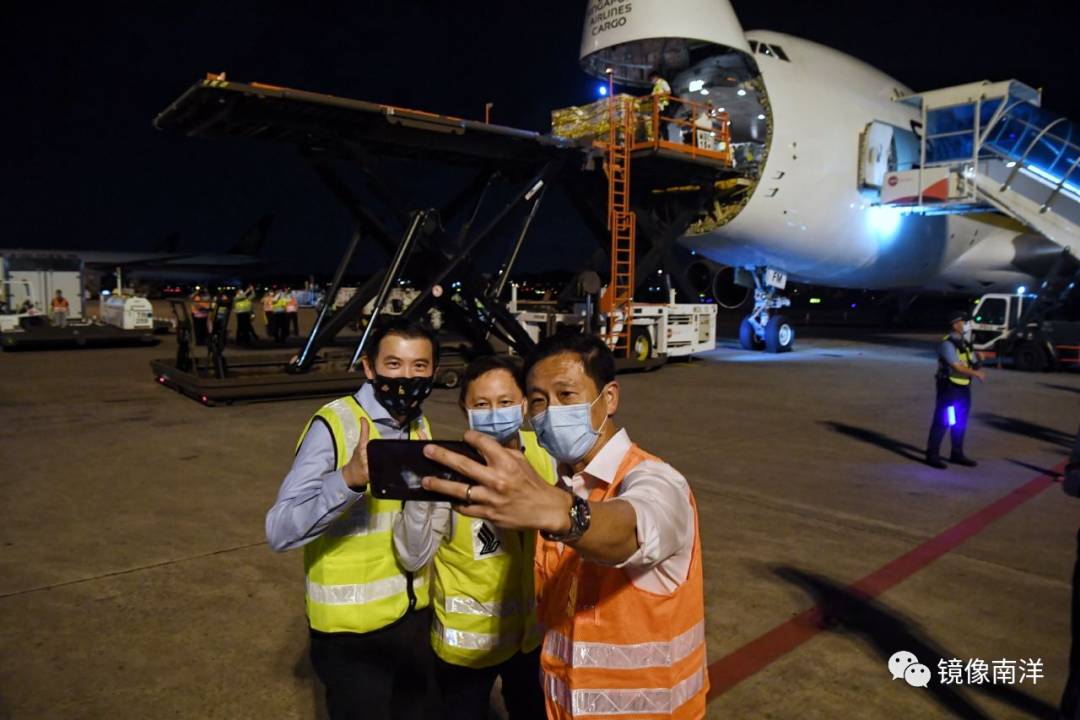 首批新冠疫苗已抵达新加坡,你会去打吗