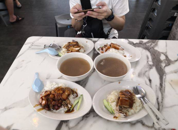 谁说在新加坡$1吃不到东西?后港这摊”华师傅港式烧腊”只卖$1