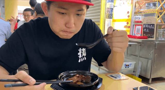 實拍探店！小夥兒在新加坡牛車水壕吃8種神秘美食，竟然