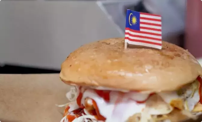 马来西亚正宗Ramly汉堡在Bugis Street, “堡大人 Mr. Burger” 