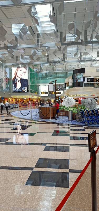 实拍!樟宜机场变样了~ 新航半年净亏损34亿新币