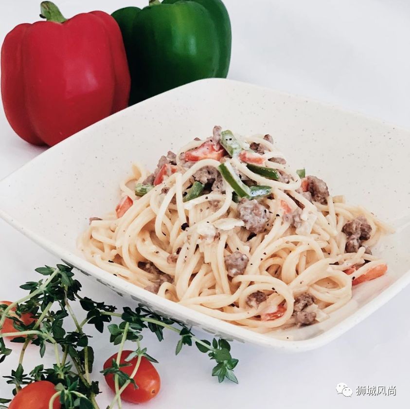 Grillhood Café, serving grilled food in the neighburhood!