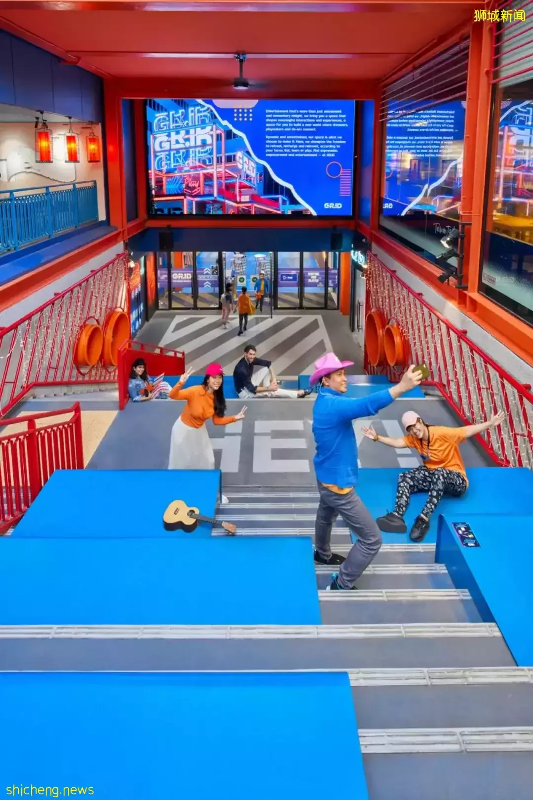 新加坡老商場改造,用工業霓虹升級視覺地標