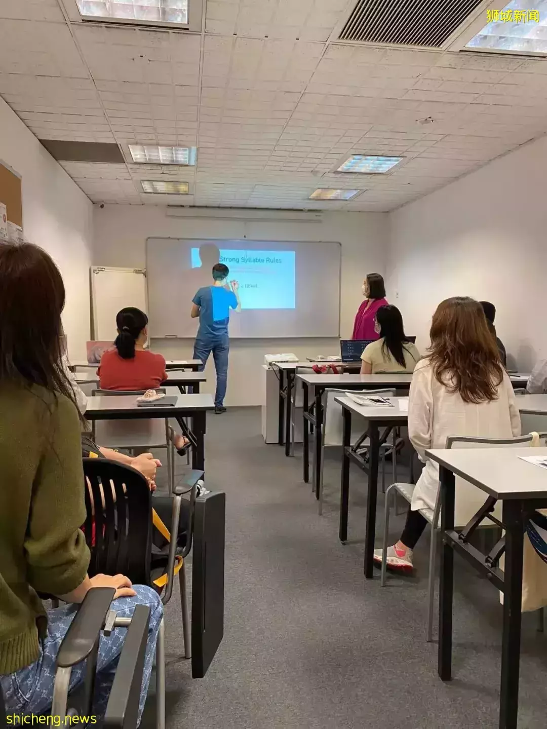 揭秘新加坡職場生存現狀，多少人與高薪失之交臂