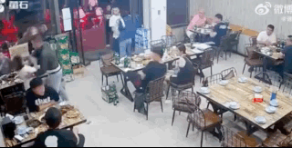 全員抓獲！唐山打人男子，如果在新加坡，會被鞭刑