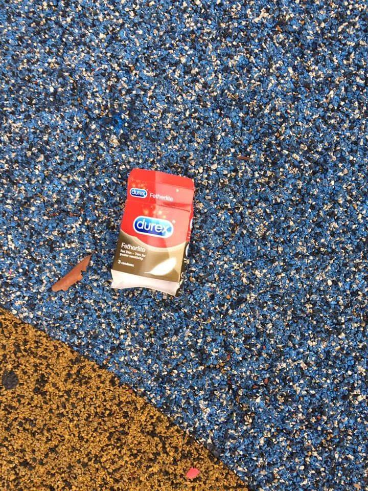 “今天,我又在組屋樓梯間,發現保險套和紙巾了...”