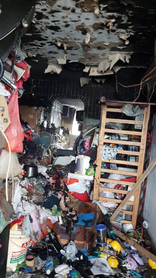 组屋区垃圾屋腐尸悲剧反思：如今的居委会形同虚设？