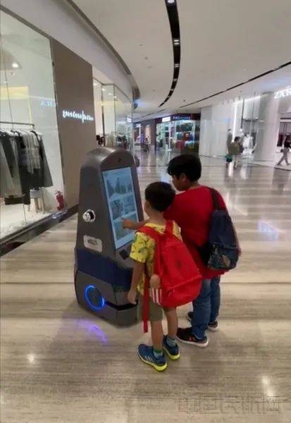 新加坡樟宜机场有一群“多才多艺”的机器人