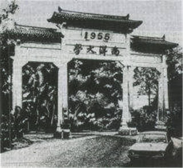 南洋大学师生:李光耀关闭南大,压制华文教育是不可原谅的